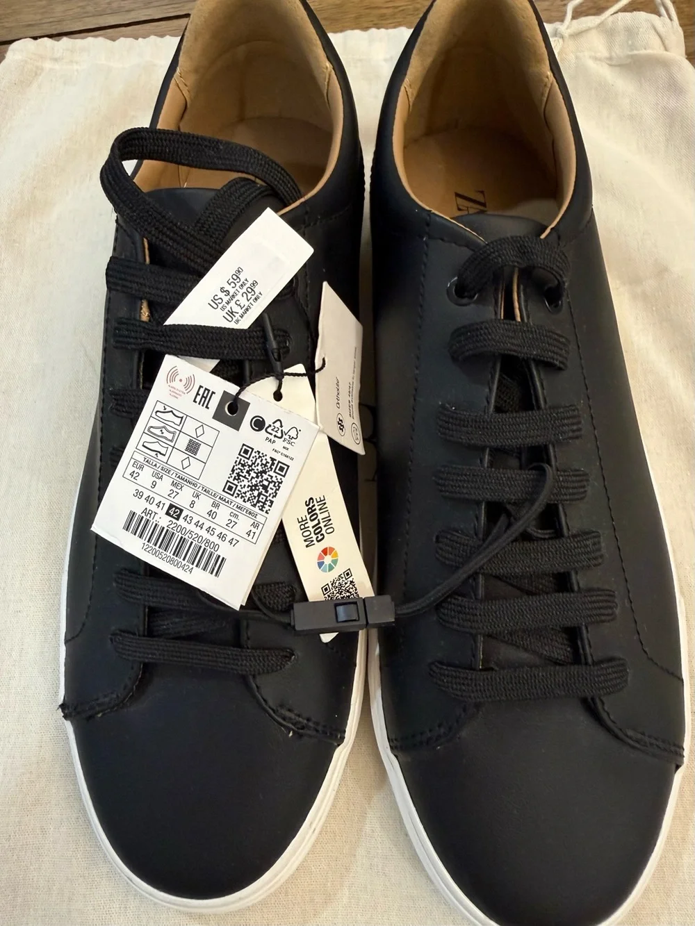 Zara Black Men's Low-Top Lace-Up Sneakers with White Sole